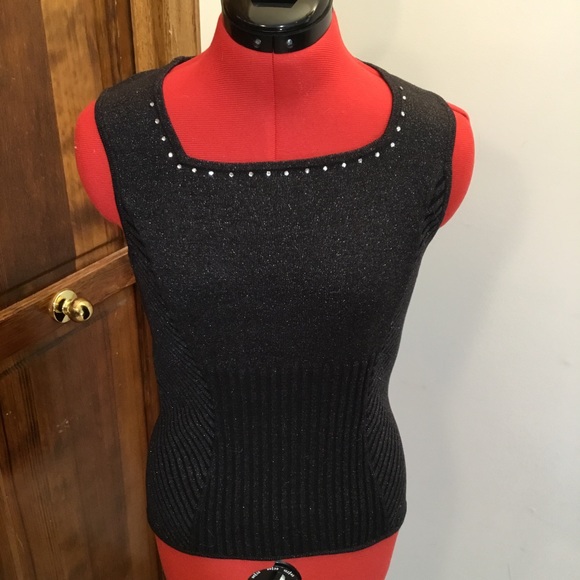Ribbed DG2 sleeveless blouse, size XS, stretch, neckline stones, metallic sheen - Picture 1 of 4